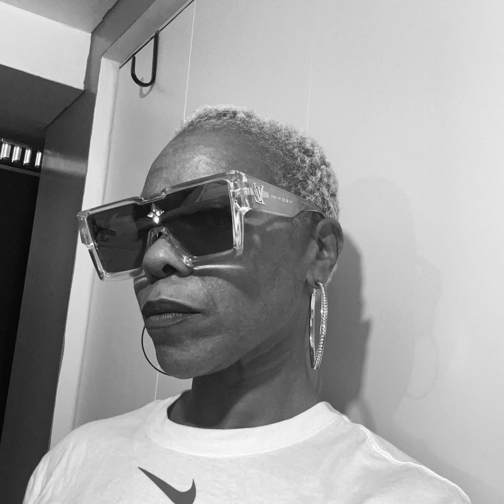 Louis Vuitton Cyclone Multicolor Gradient Glasses - Picture 4 of 4